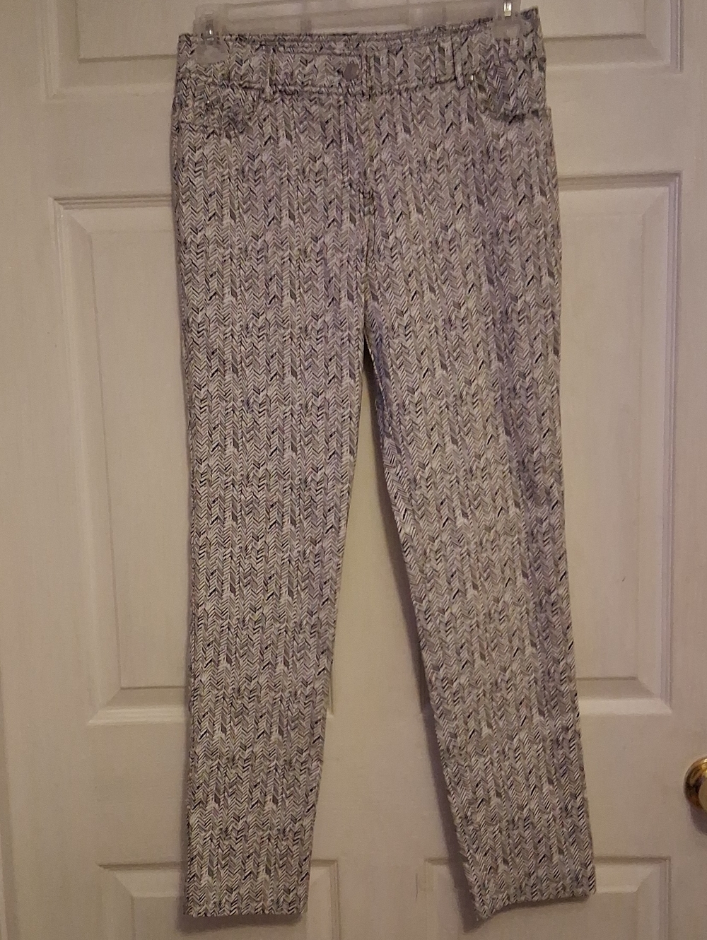 89th & Madison Women’s Patterned Slim Leg Pants in Black & White